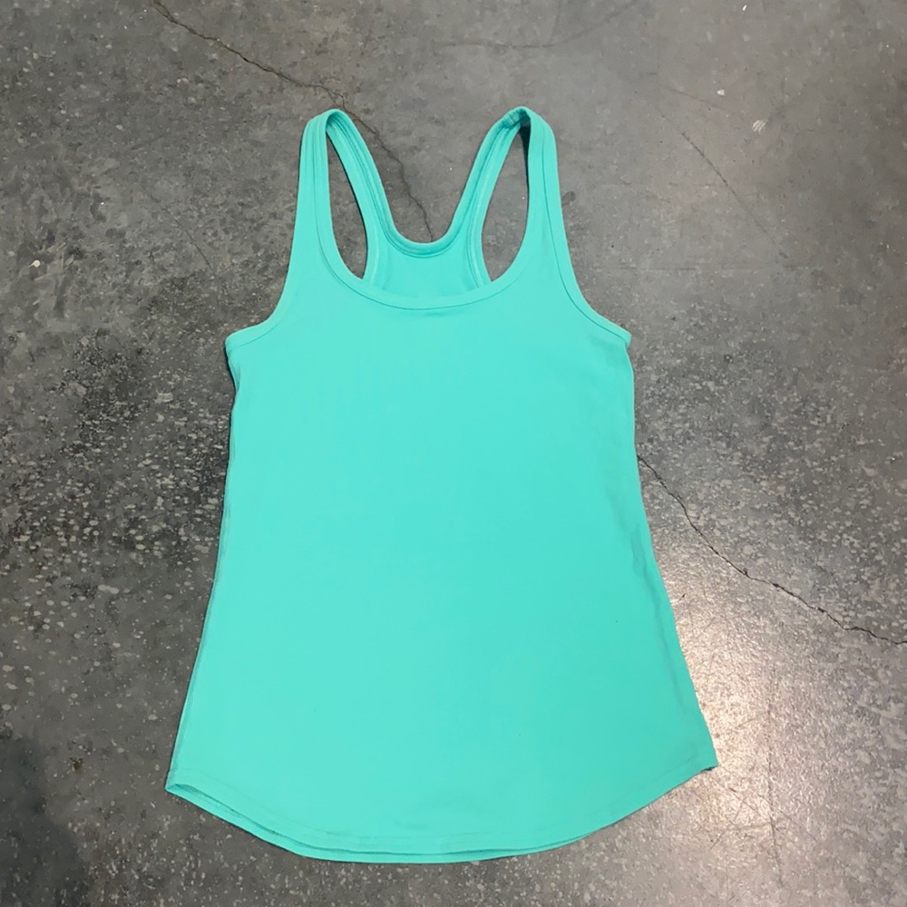 Lululemon tank.